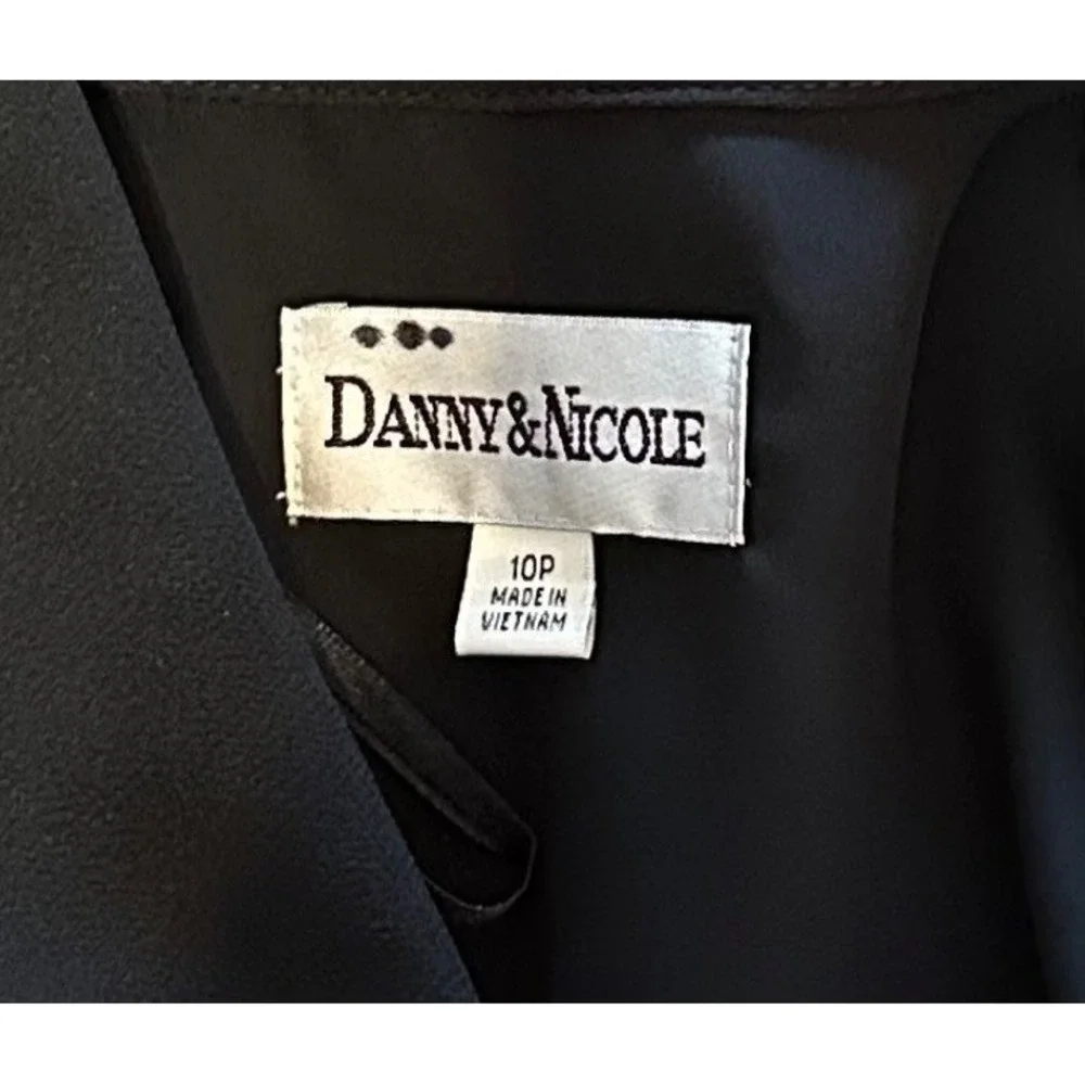 Danny & Nicole‎ 2 Piece Skirt Suit 10P Pleated Career Business Office Dressy NWT